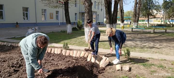 СУ "Панайот Волов" в гр. Каспичан отбеляза Деня на Земята с инициатива по засаждане на растения 5