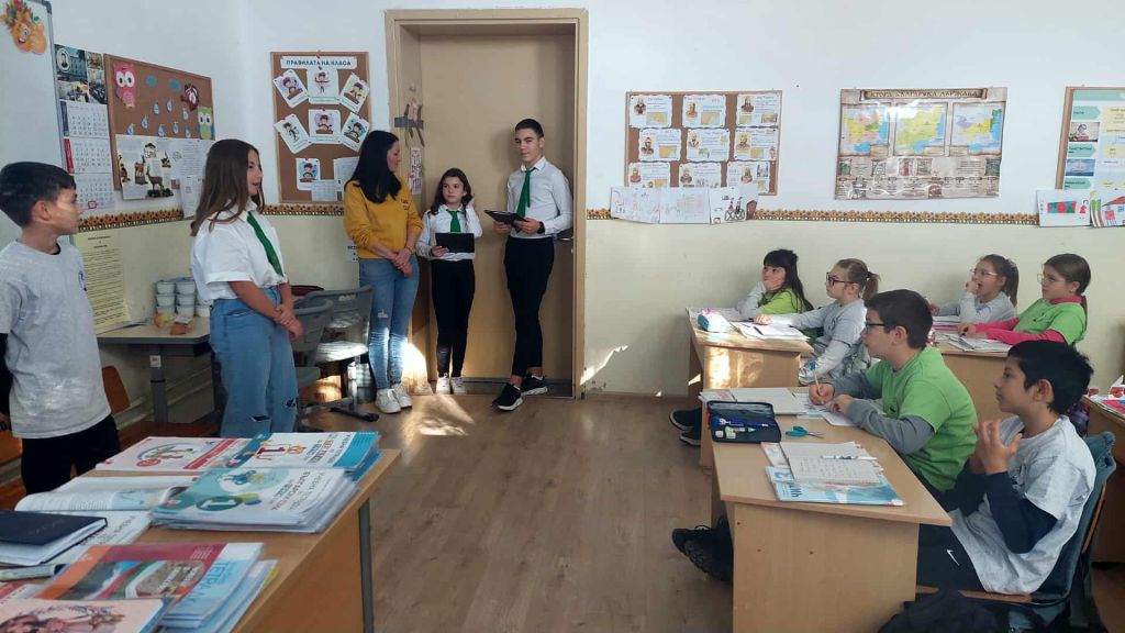 Седмокласници с Будителски Дух: Вдъхновяващ Урок по Родолюбие за 1 Ноември! 6