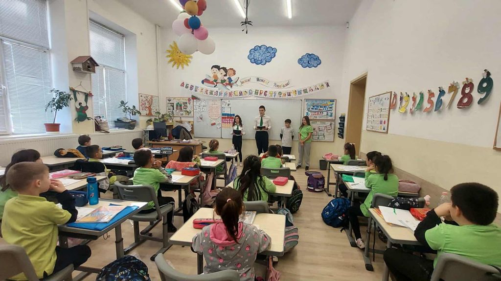 Седмокласници с Будителски Дух: Вдъхновяващ Урок по Родолюбие за 1 Ноември! 9